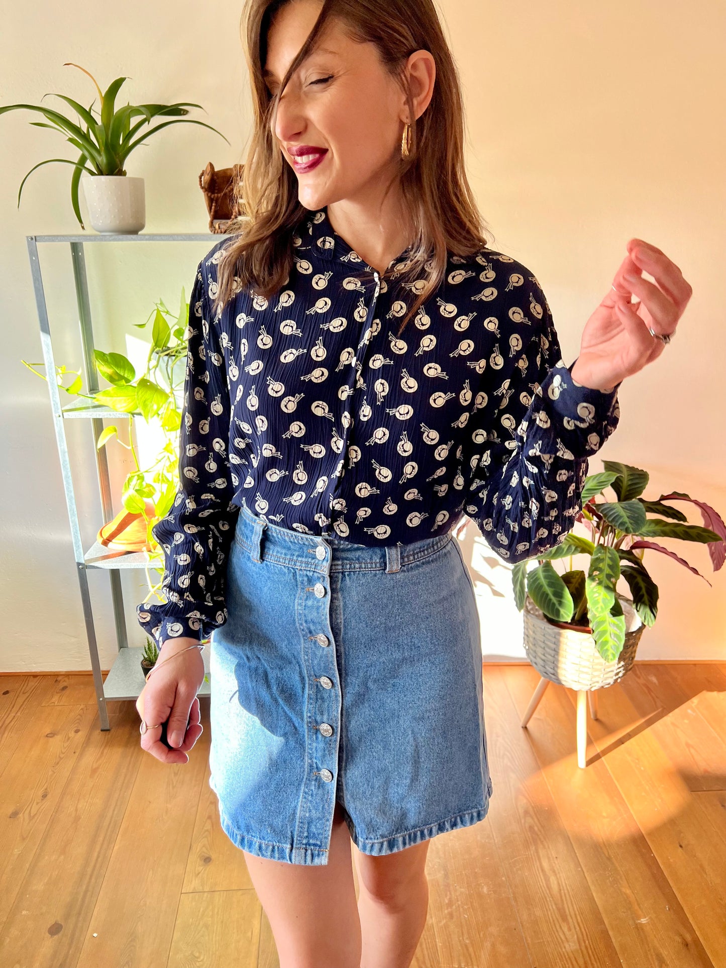 1970's vintage navy blue blouse with hat print