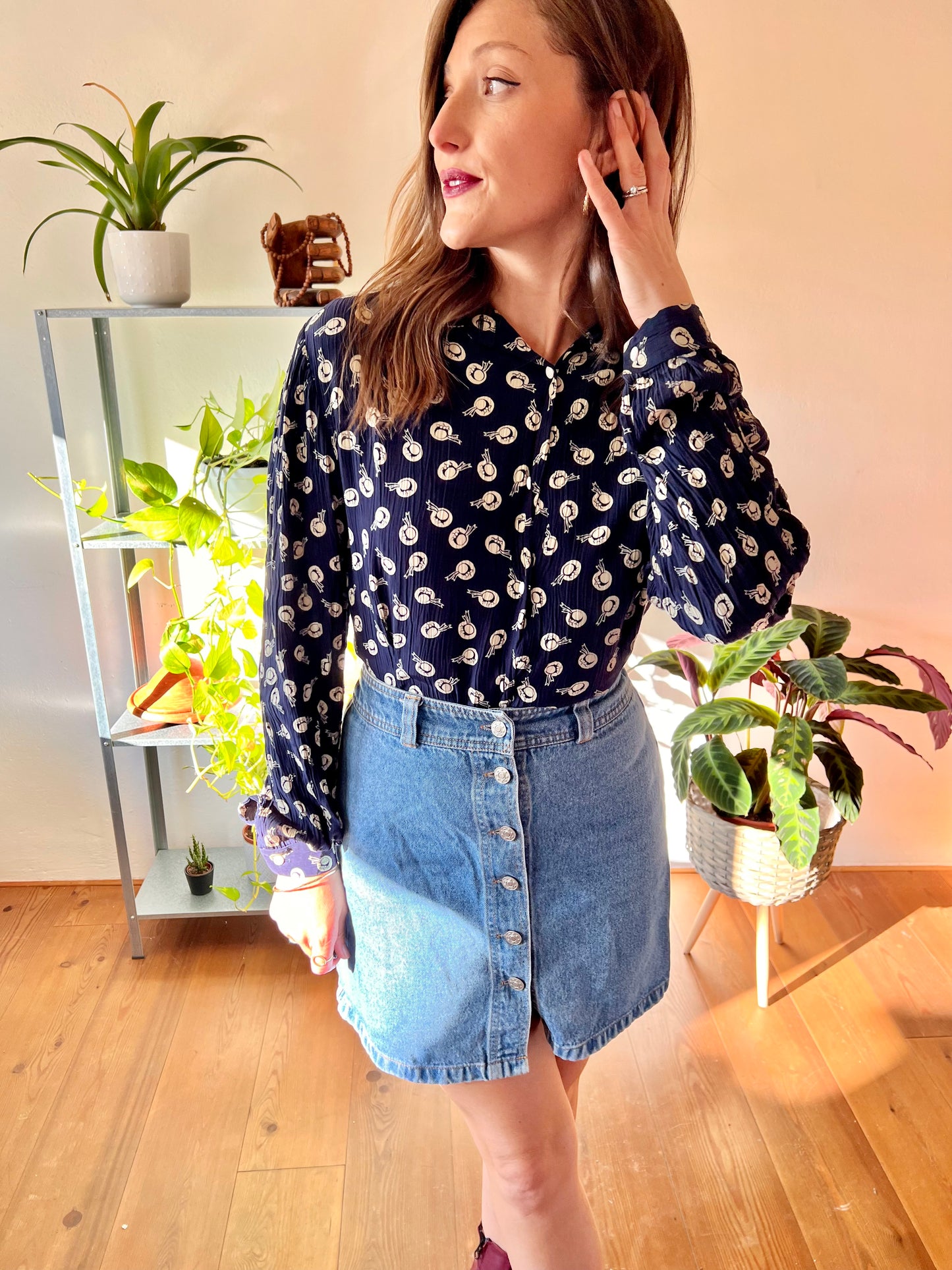 1970's vintage navy blue blouse with hat print