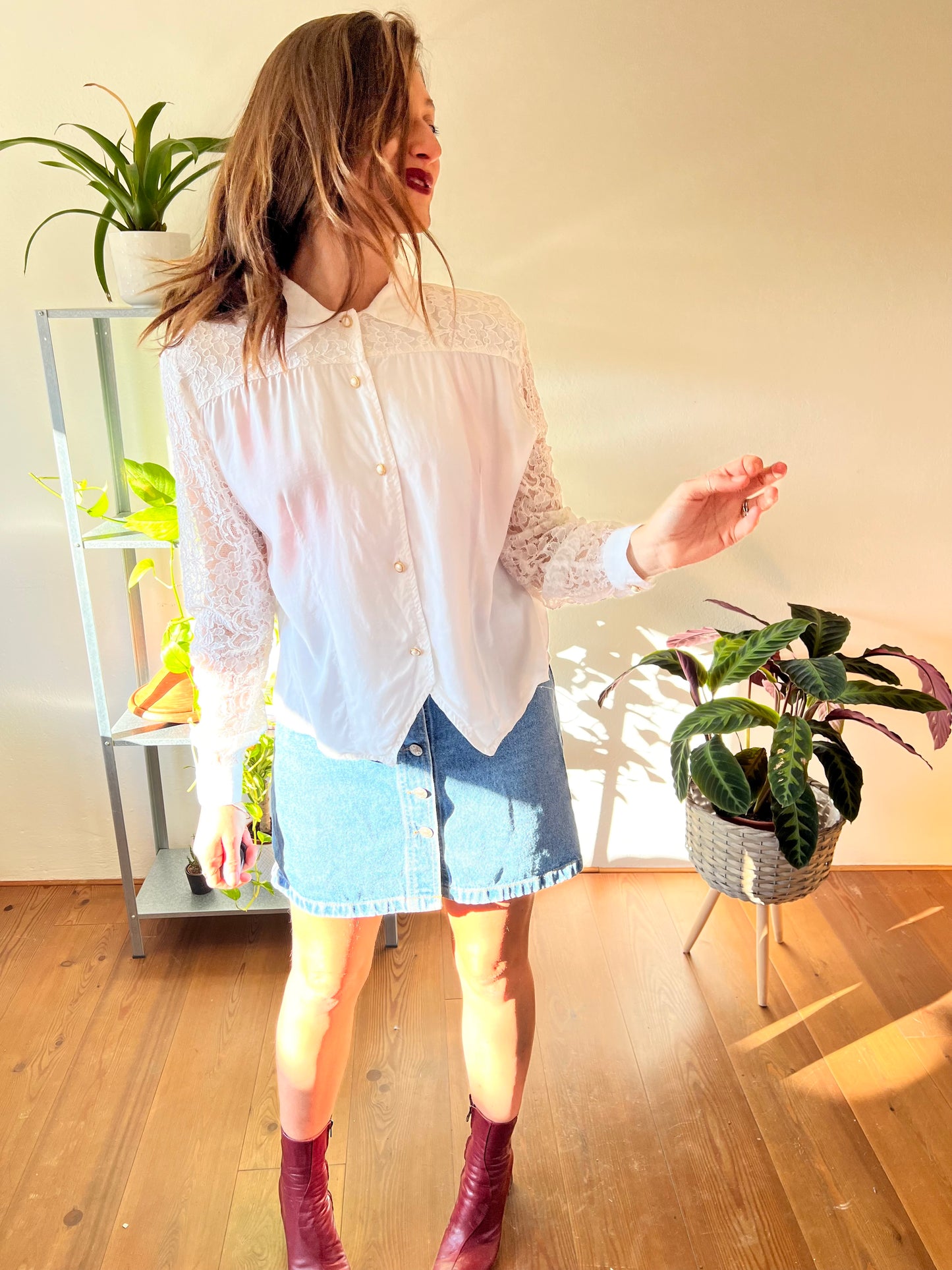 1980's vintage white blouse with lace sleeves