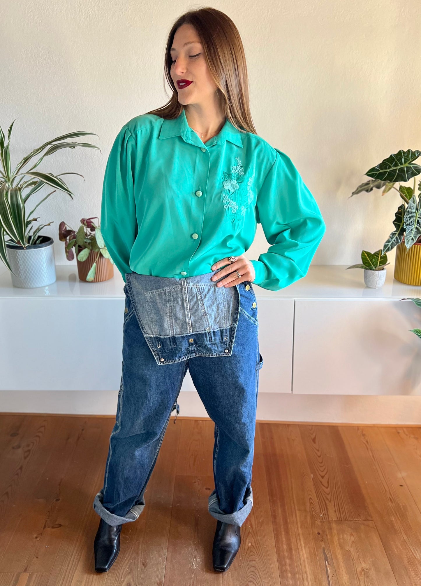 1980's vintage green blouse with embroidered floral details