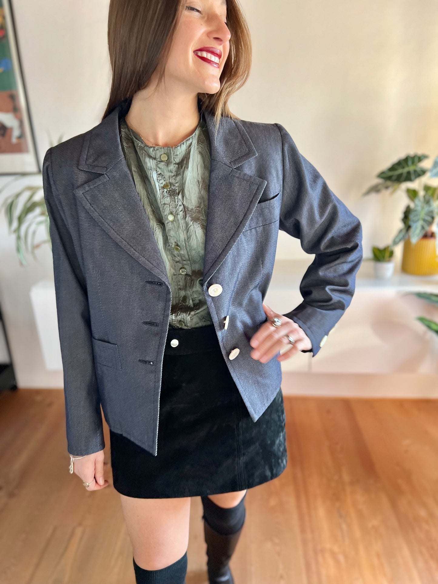 1970's vintage navy blue blazer with oversize mother of pearl buttons