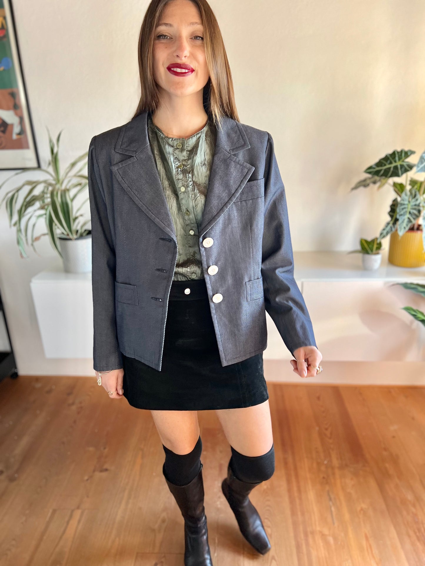 1970's vintage navy blue blazer with oversize mother of pearl buttons