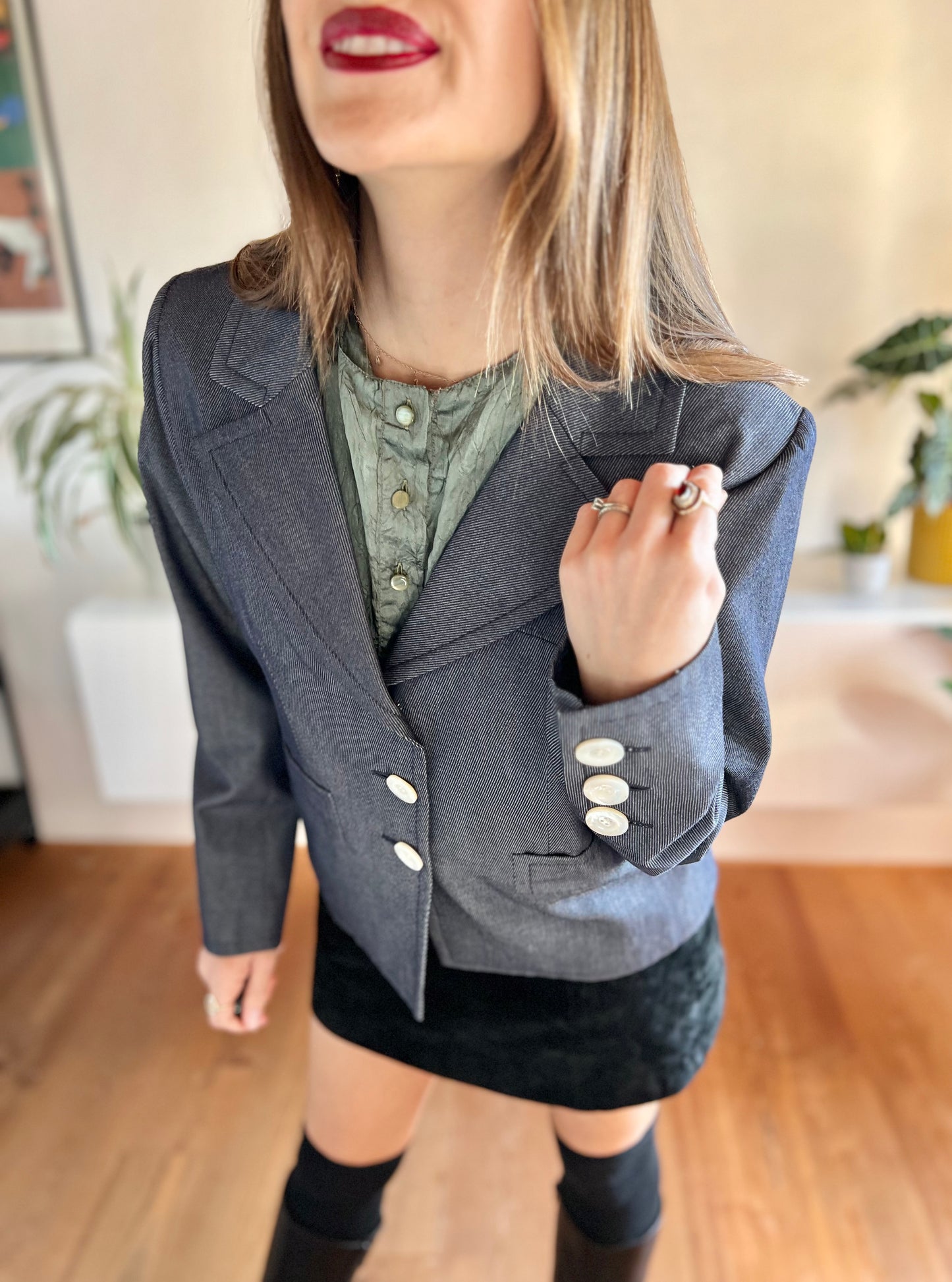 1970's vintage navy blue blazer with oversize mother of pearl buttons