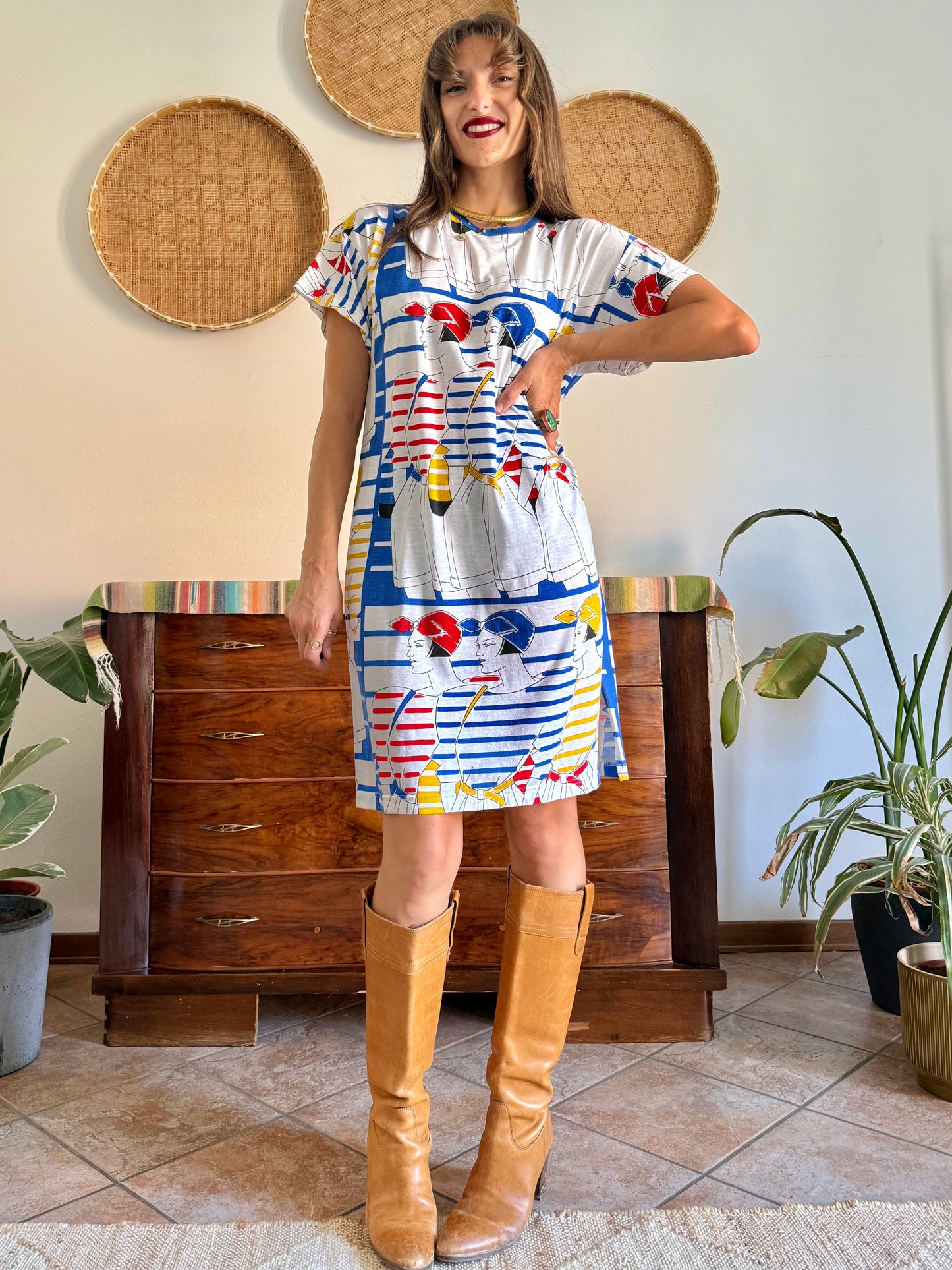1980's vintage white cotton dress with retro women figure print