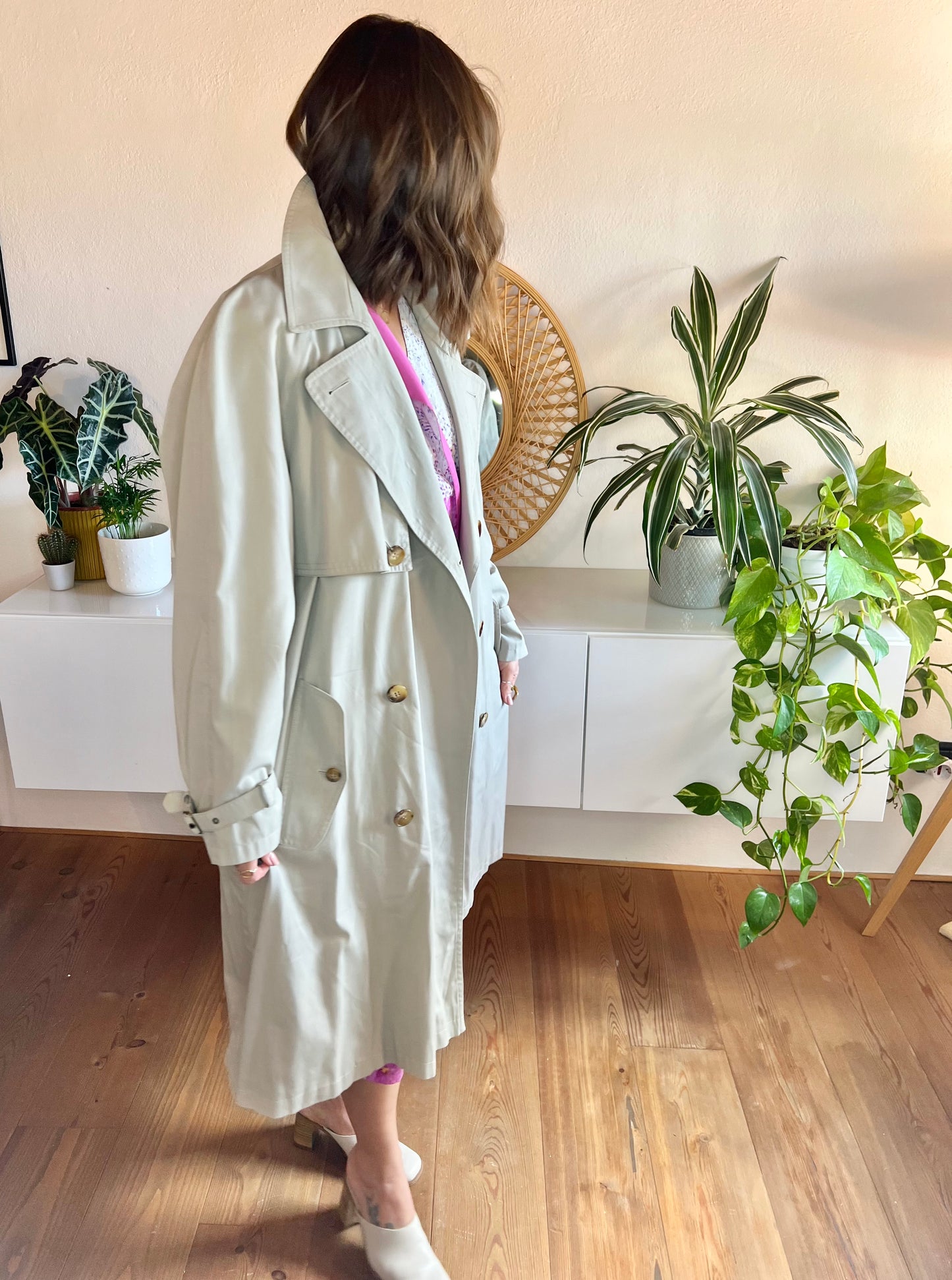 1970's vintage light grey oversize trench coat with plaid lining