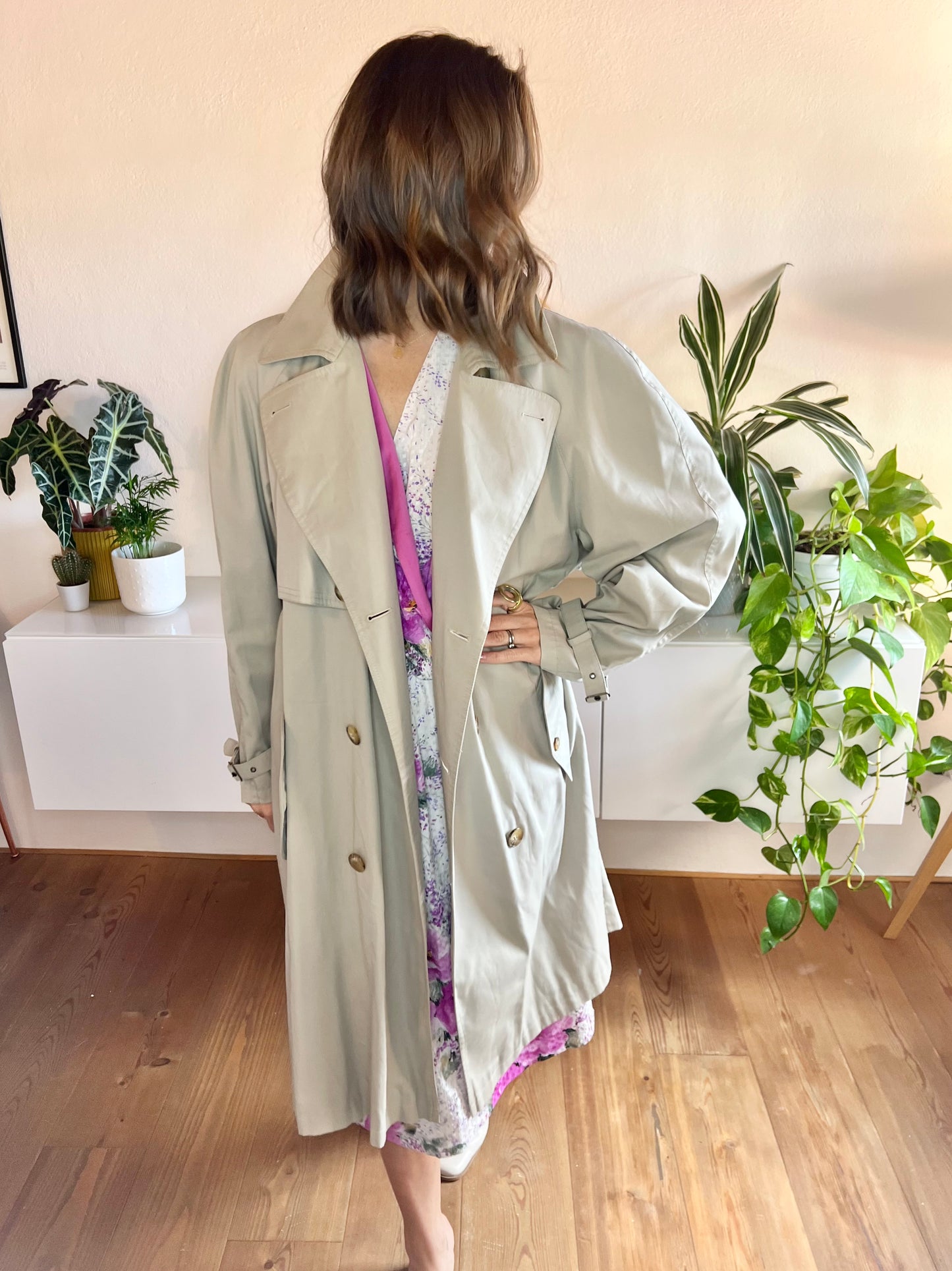 1970's vintage light grey oversize trench coat with plaid lining