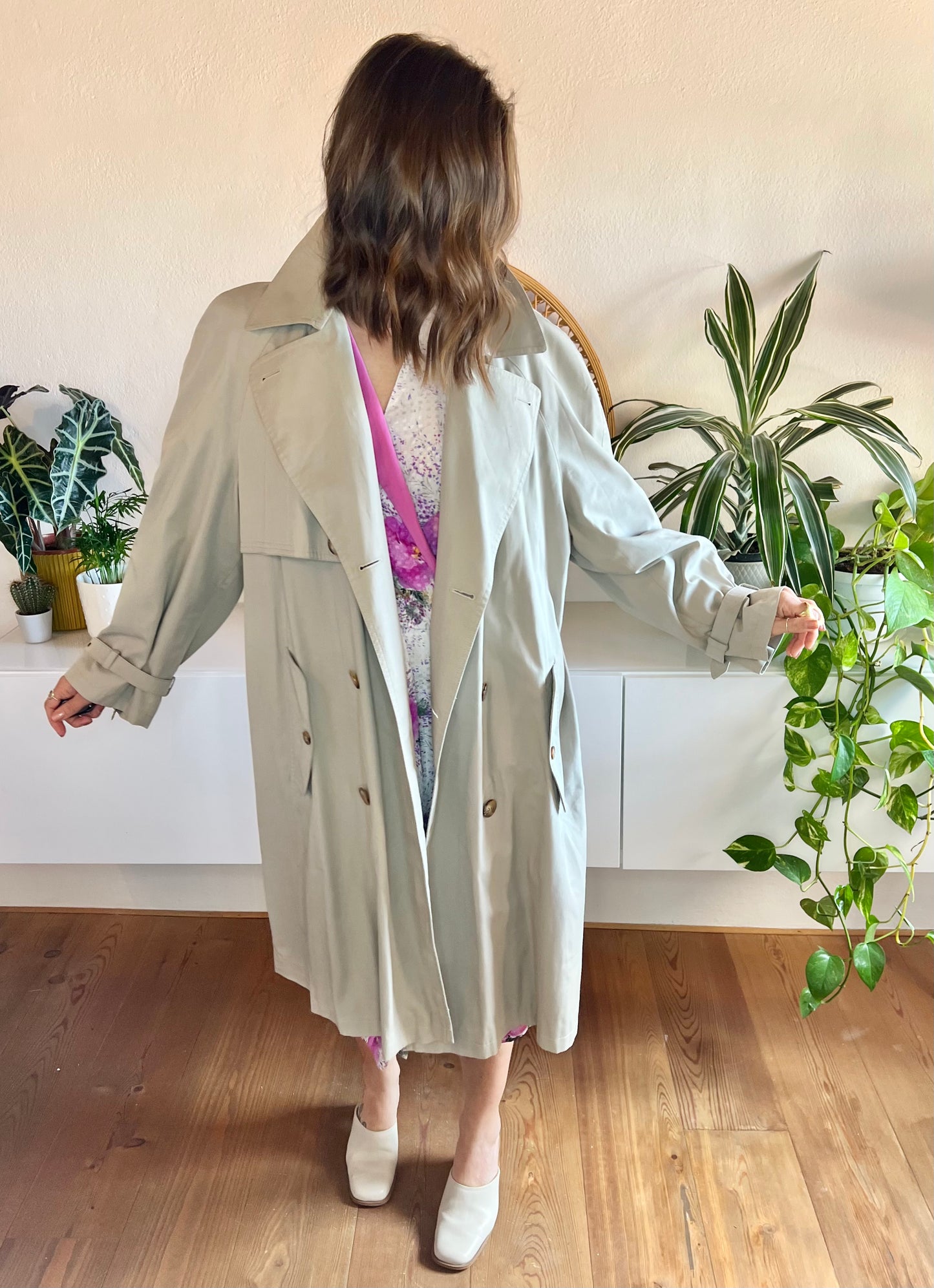 1970's vintage light grey oversize trench coat with plaid lining