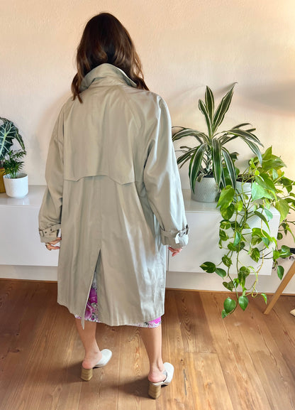 1970's vintage light grey oversize trench coat with plaid lining