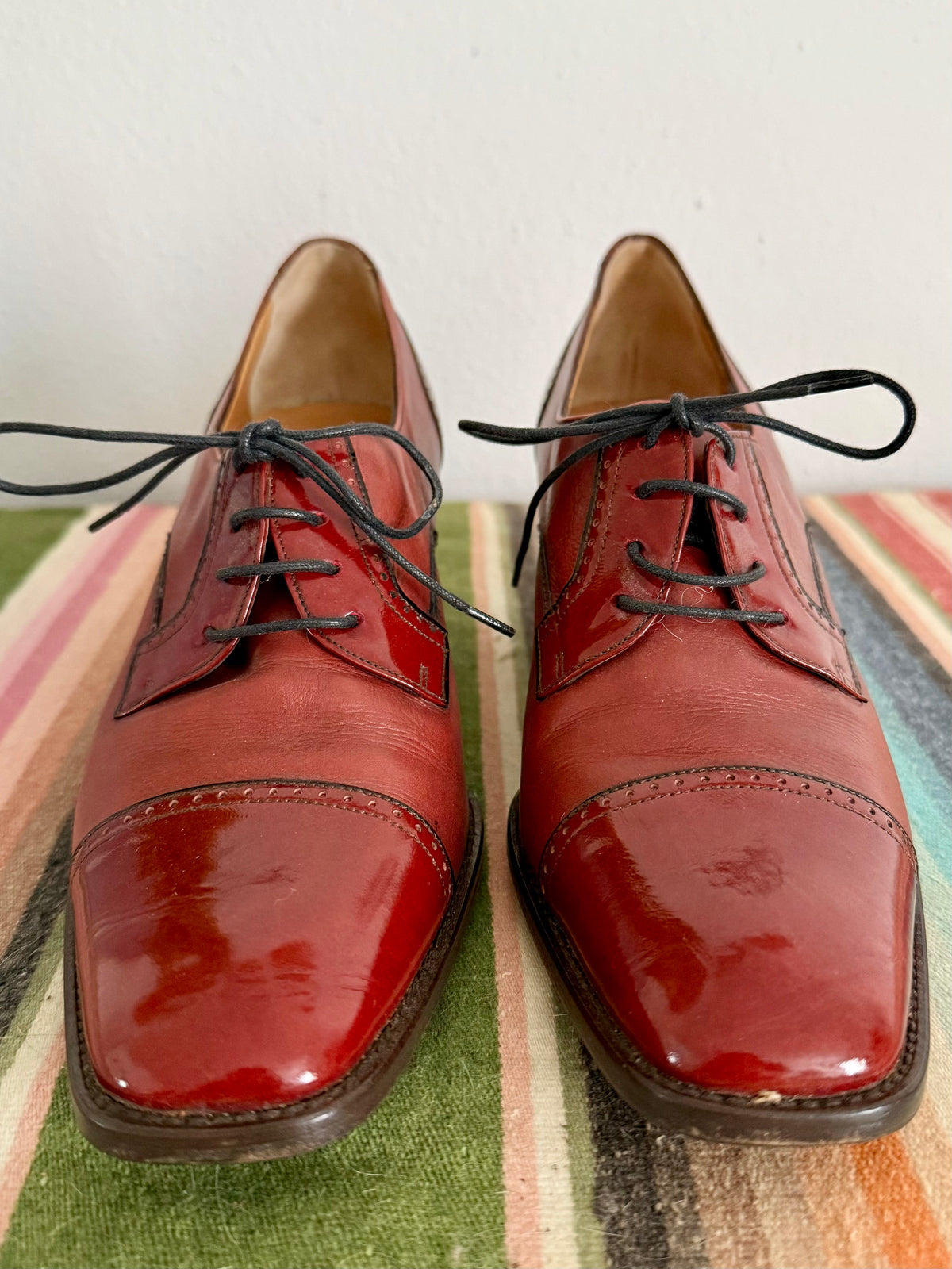 1970's vintage burgundy leather high heel Oxford shoes
