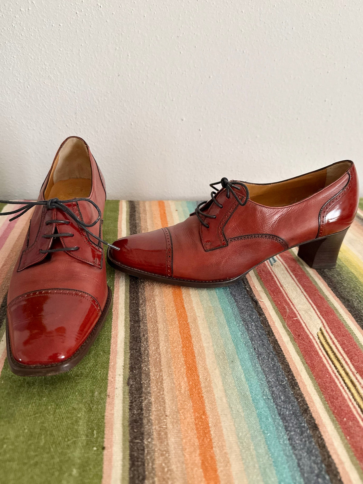 1970's vintage burgundy leather high heel Oxford shoes