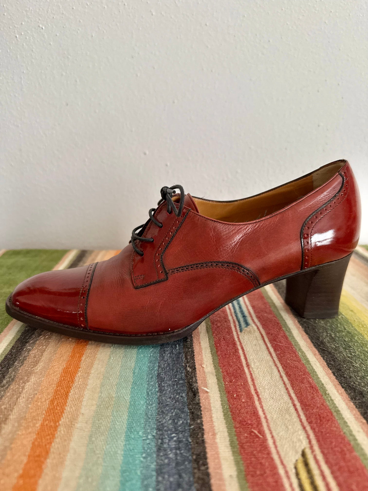 1970's vintage burgundy leather high heel Oxford shoes