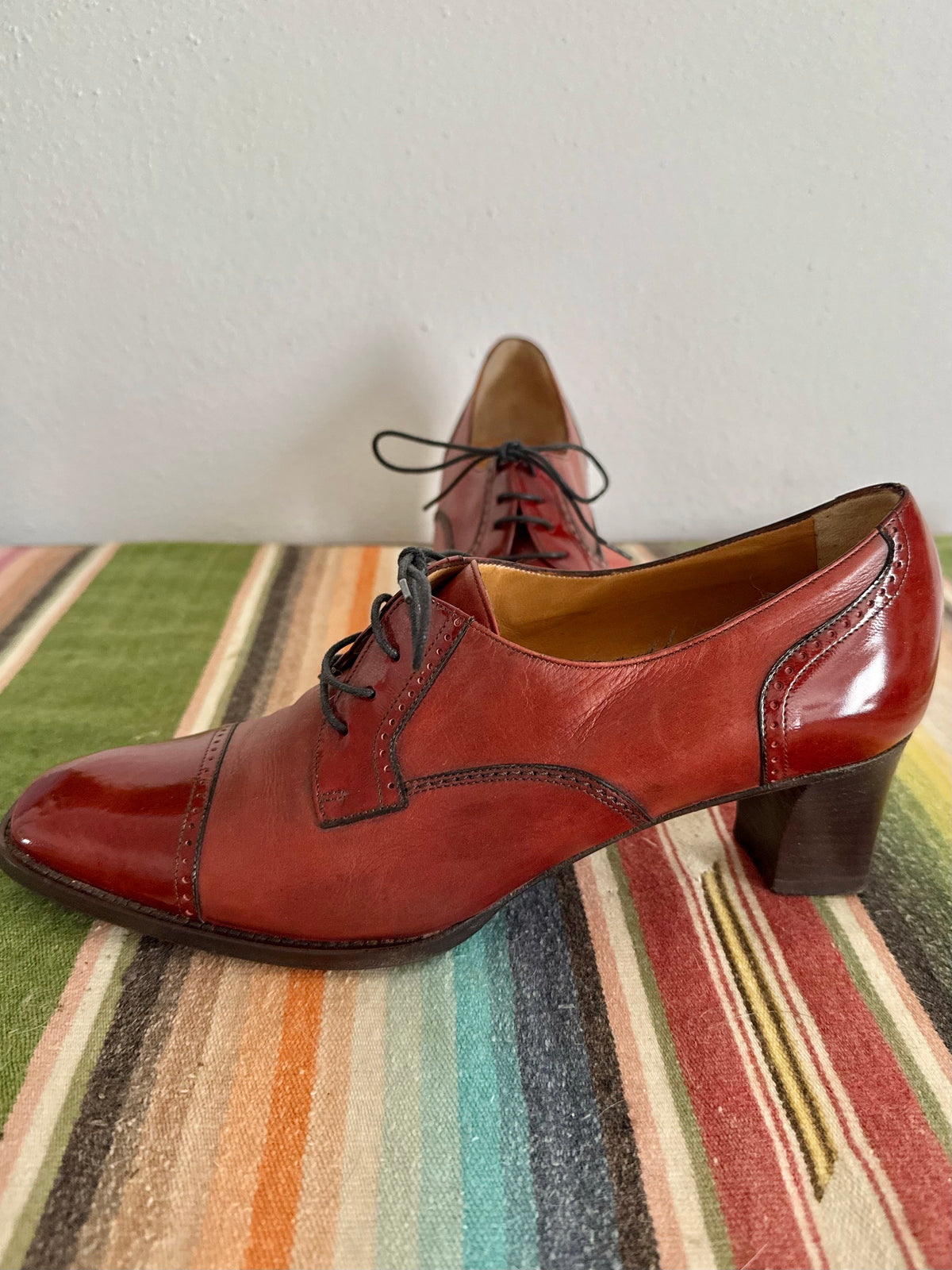 1970's vintage burgundy leather high heel Oxford shoes