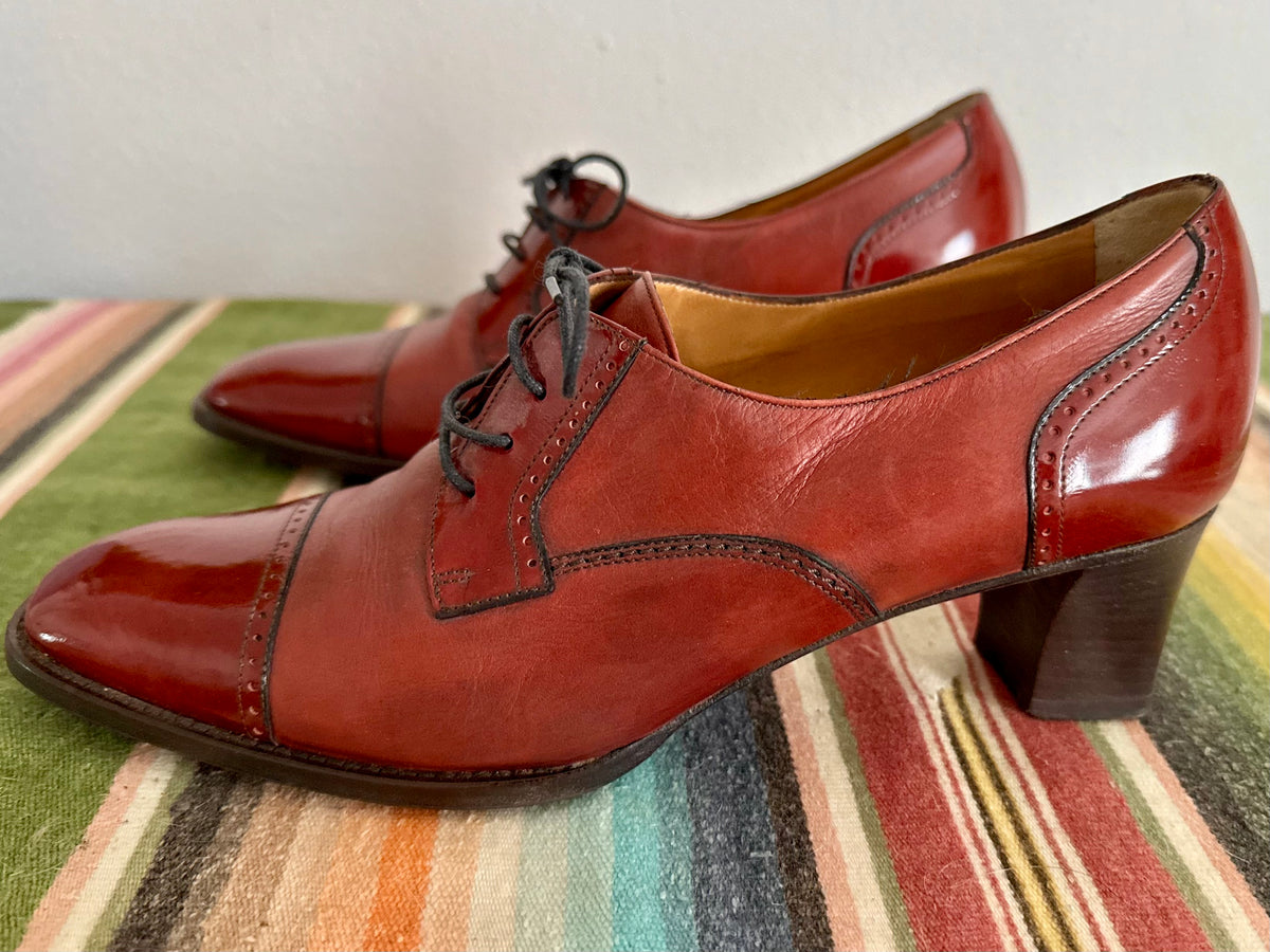 1970's vintage burgundy leather high heel Oxford shoes
