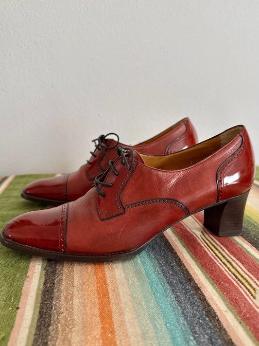 1970's vintage burgundy leather high heel Oxford shoes