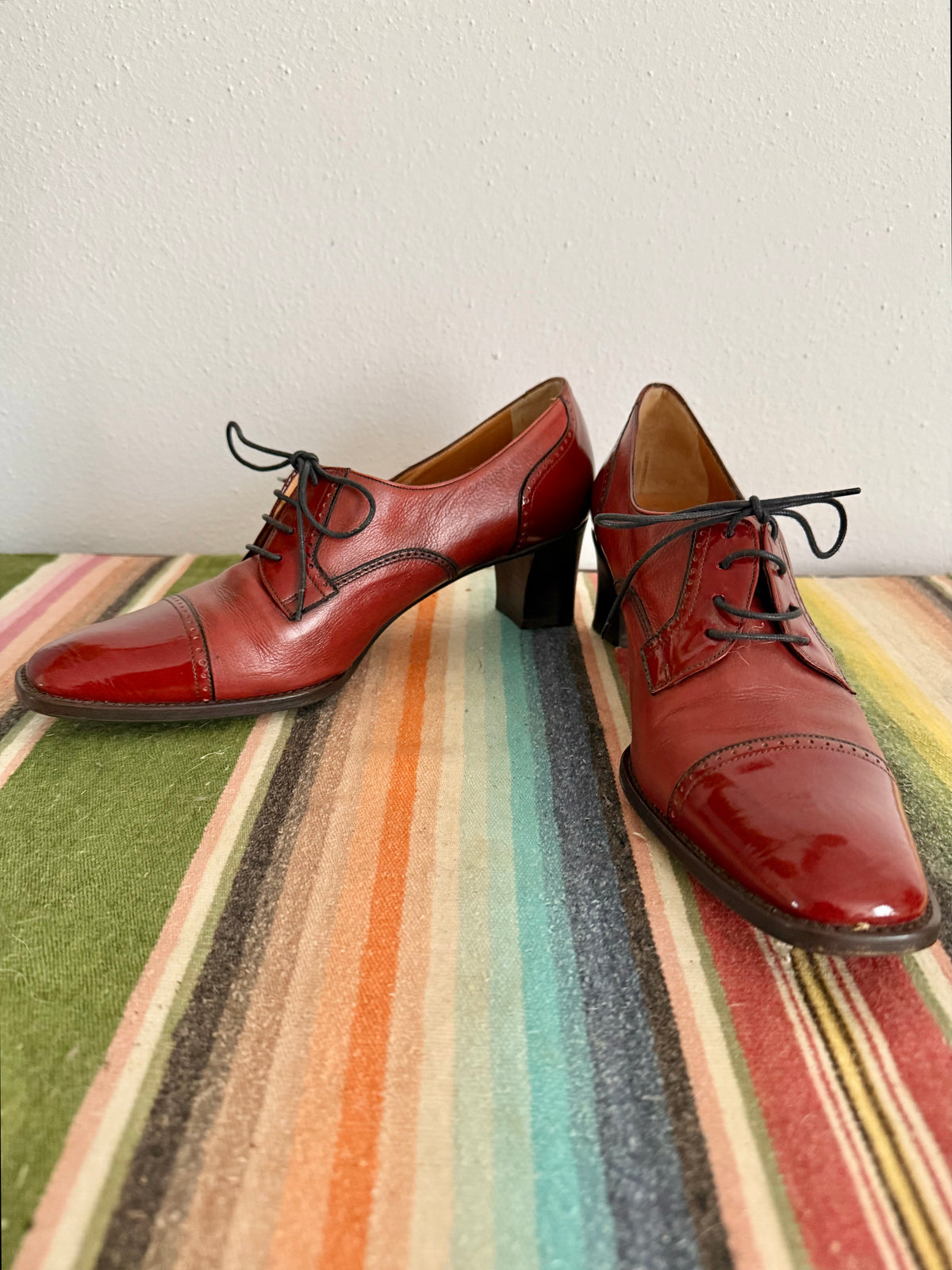 1970's vintage burgundy leather high heel Oxford shoes
