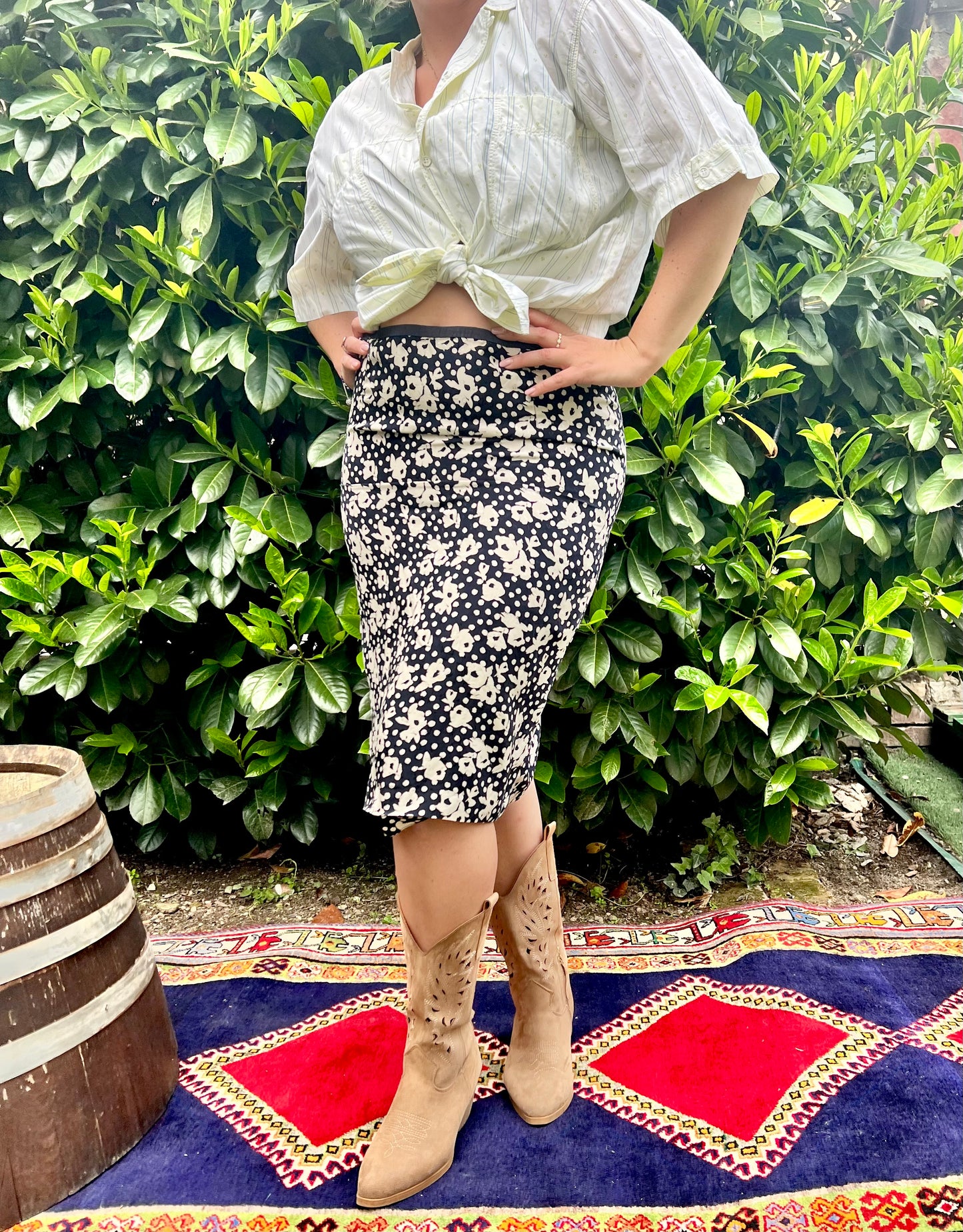 1970's vintage navy blue and cream floral midi skirt