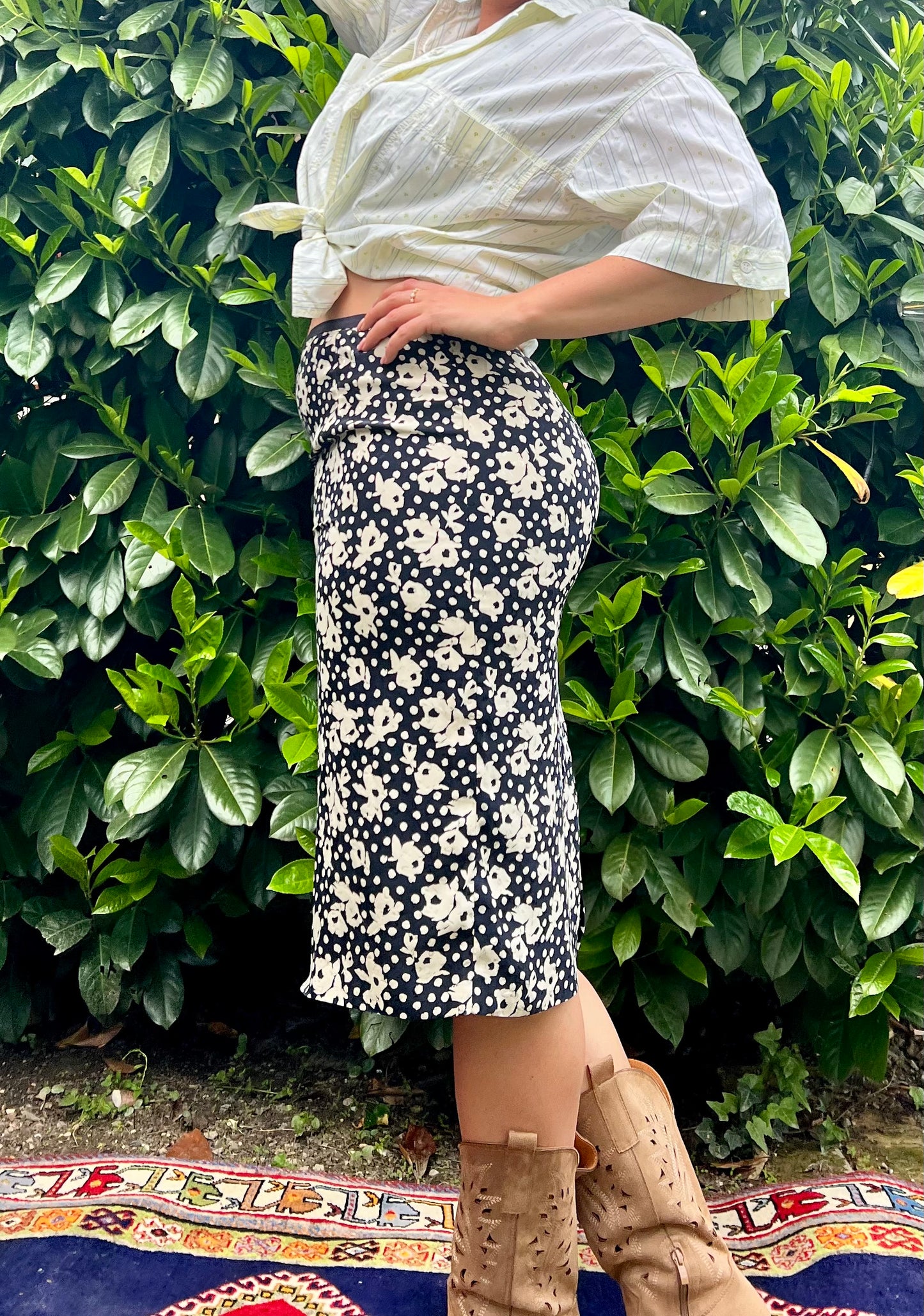 1970's vintage navy blue and cream floral midi skirt