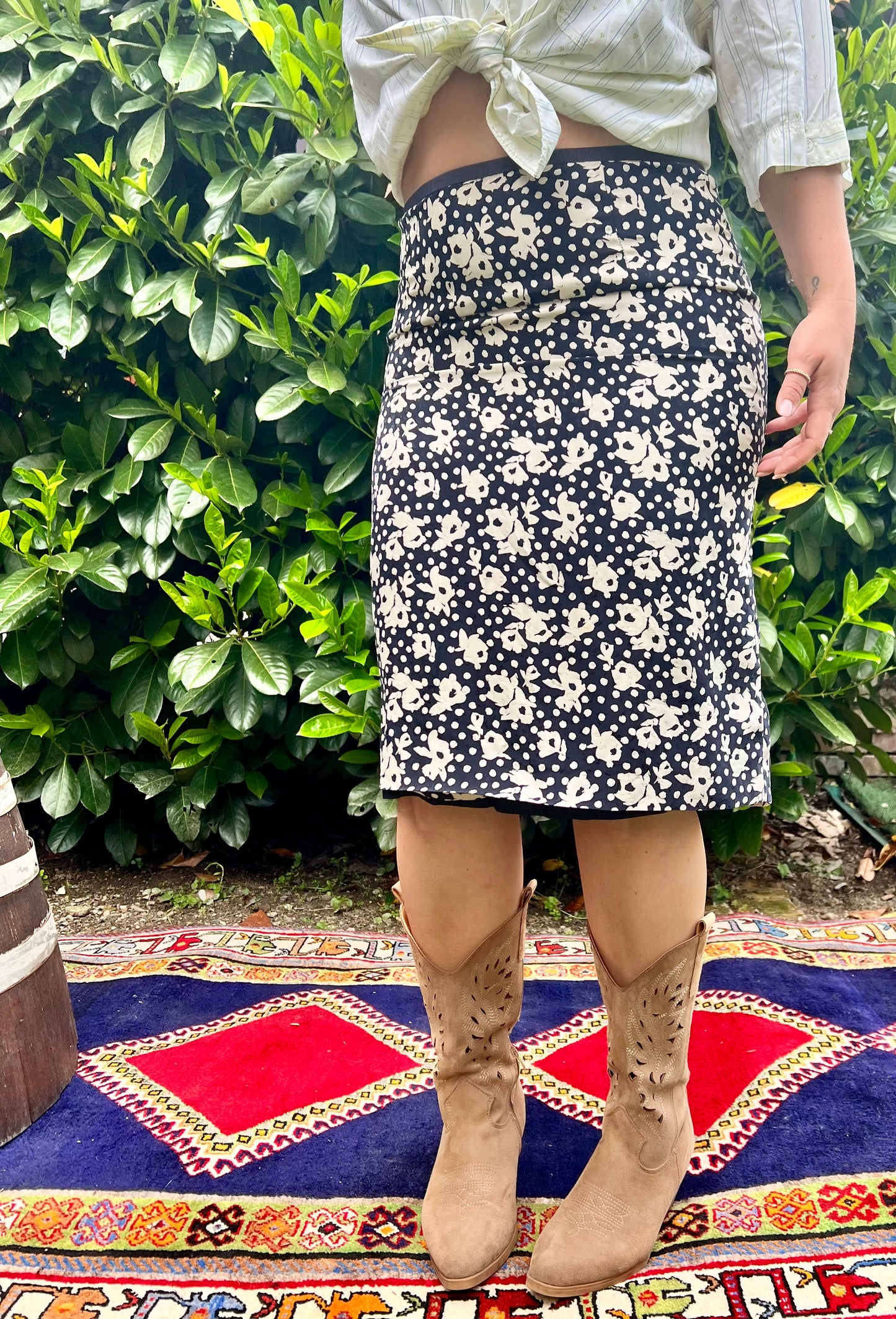 1970's vintage navy blue and cream floral midi skirt