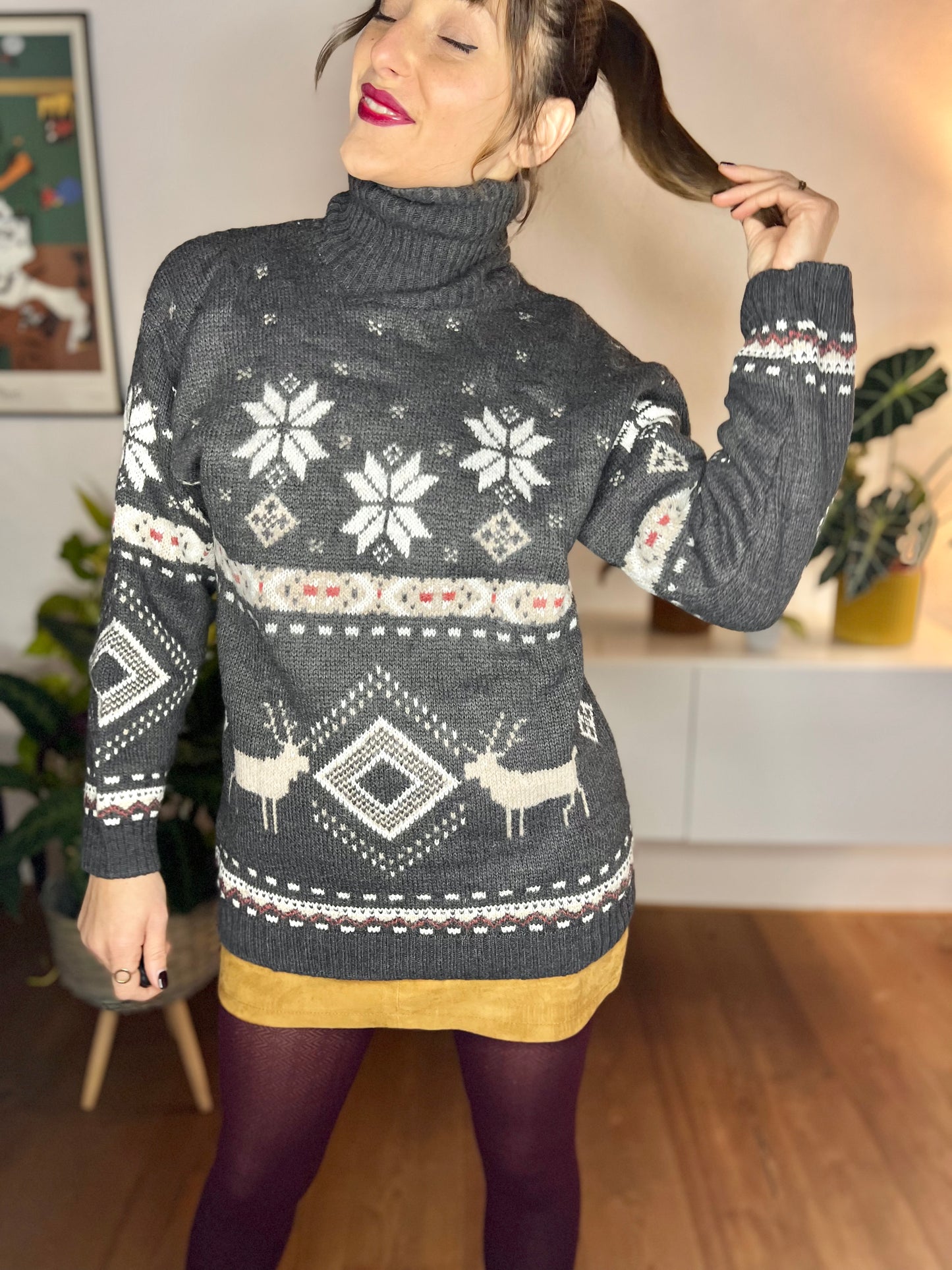 1970's vintage grey knit turtleneck with beige snowflake and reindeer design