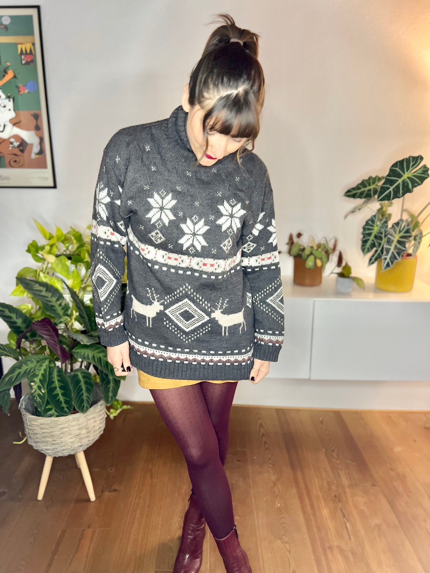 1970's vintage grey knit turtleneck with beige snowflake and reindeer design