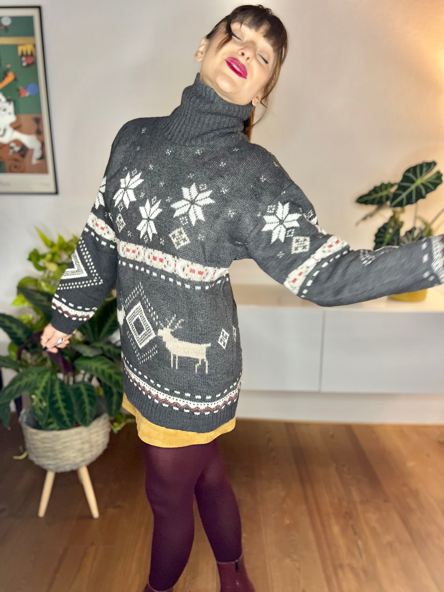 1970's vintage grey knit turtleneck with beige snowflake and reindeer design