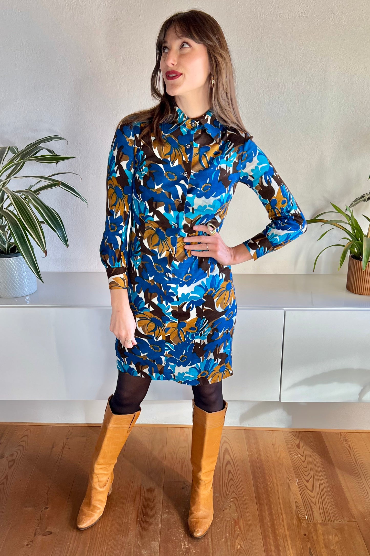 1970's vintage blue and tan mod floral mini dress