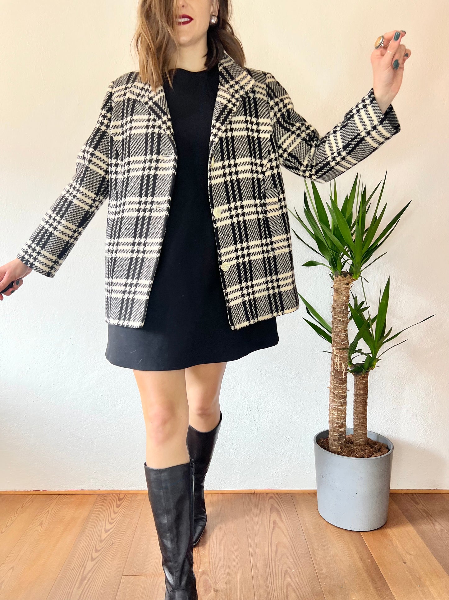 1970's vintage black and cream houndstooth plaid coat