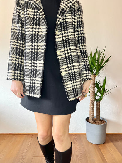 1970's vintage black and cream houndstooth plaid coat