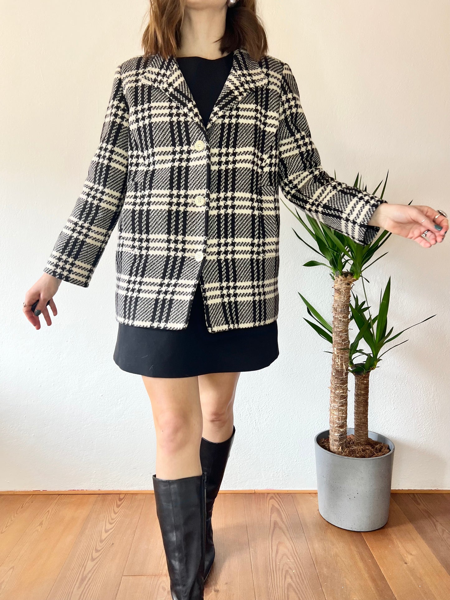 1970's vintage black and cream houndstooth plaid coat