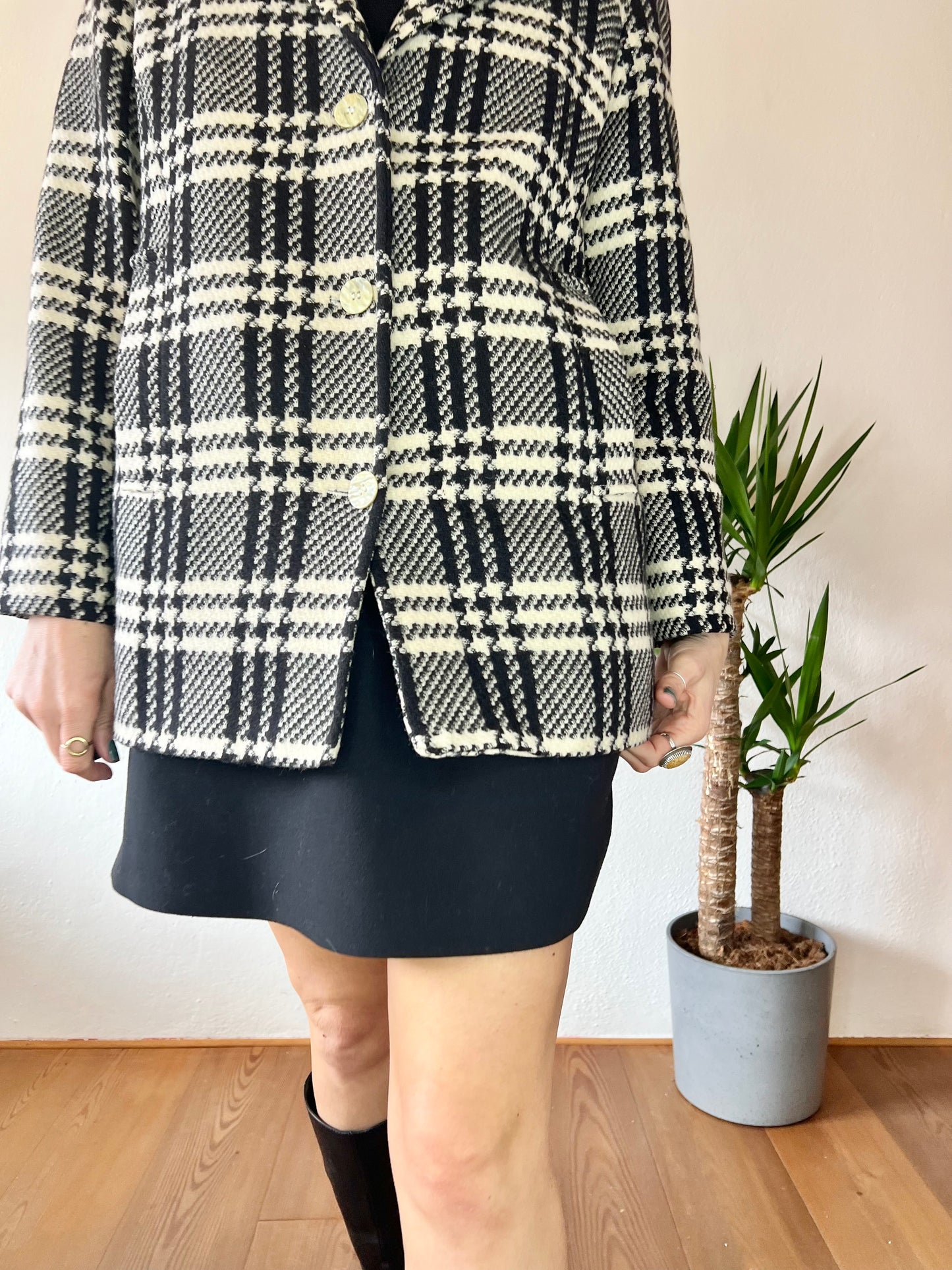 1970's vintage black and cream houndstooth plaid coat