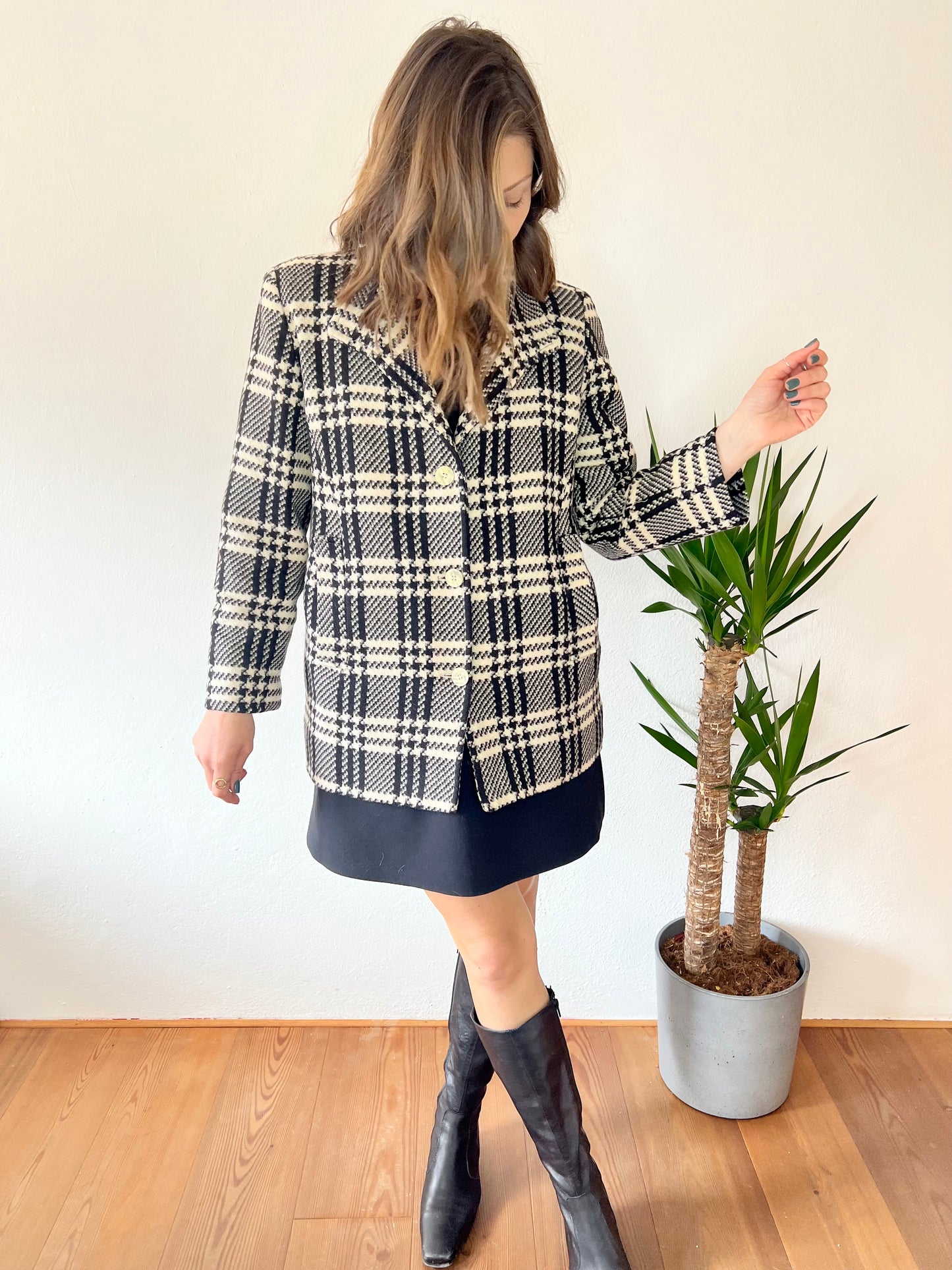 1970's vintage black and cream houndstooth plaid coat