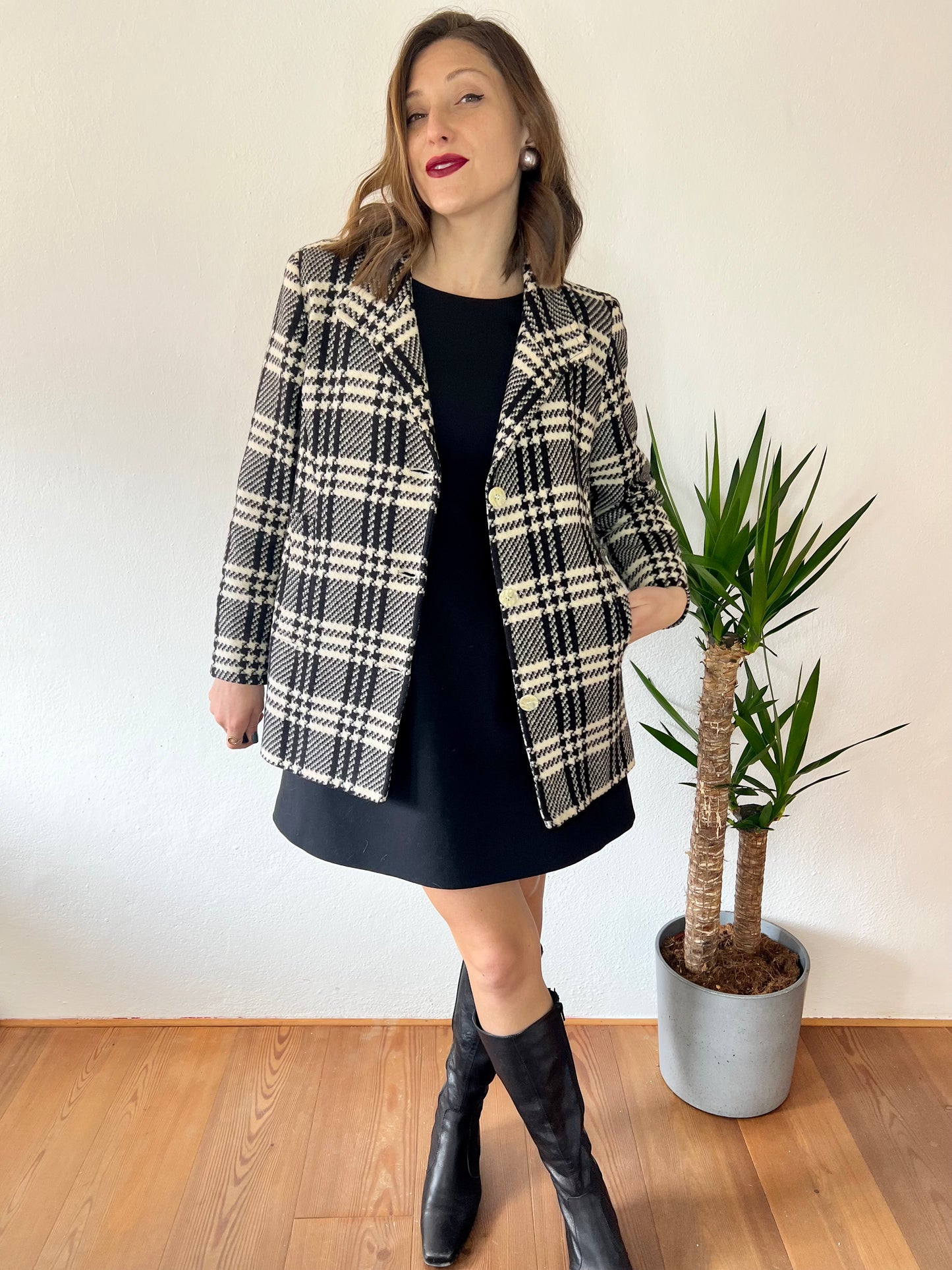 1970's vintage black and cream houndstooth plaid coat