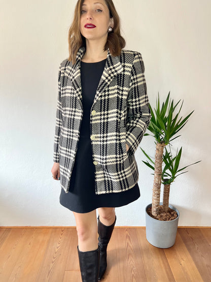 1970's vintage black and cream houndstooth plaid coat