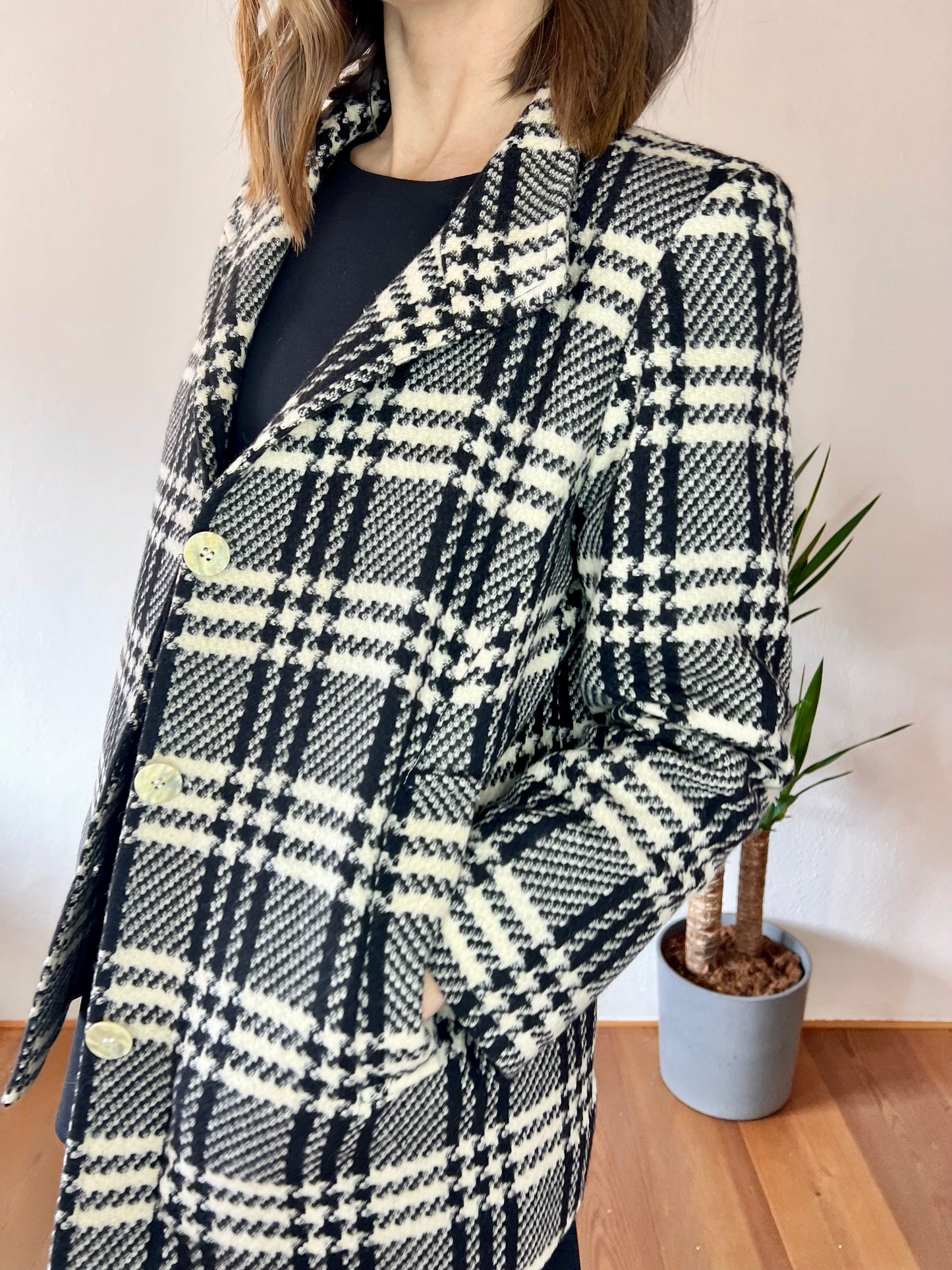 1970's vintage black and cream houndstooth plaid coat