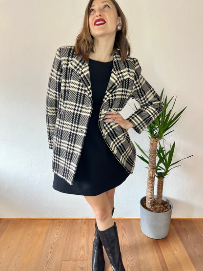 1970's vintage black and cream houndstooth plaid coat