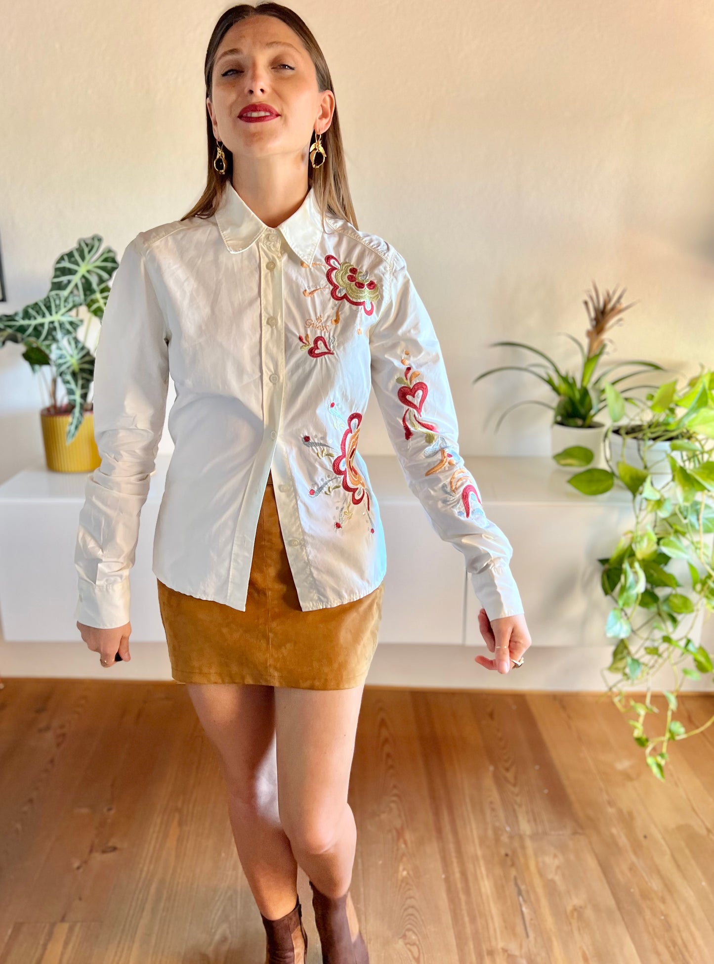 Y2K cream shirt with floral embroidery