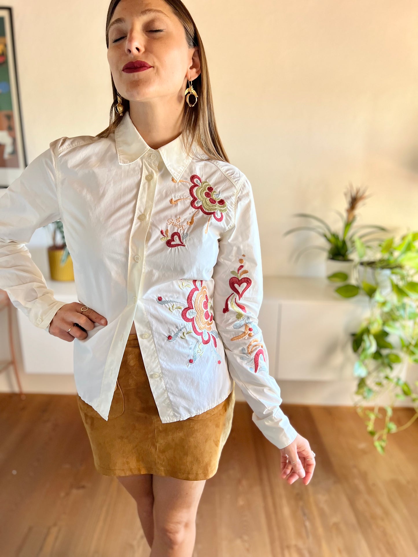 Y2K cream shirt with floral embroidery