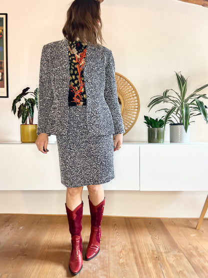 1990's vintage navy blue and white boucle wool blend blazer