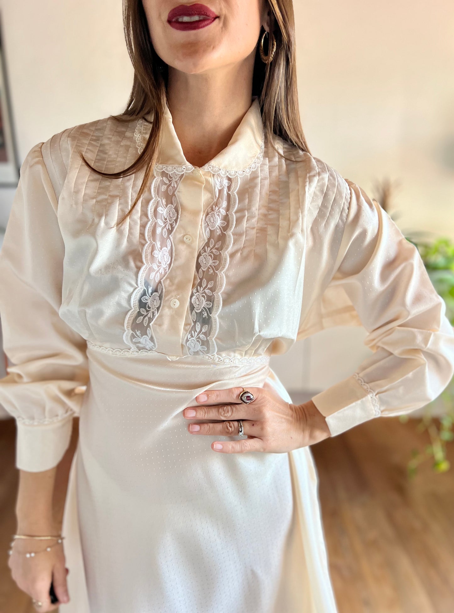 1960's vintage beige polkadot midi dress with white lace detailing