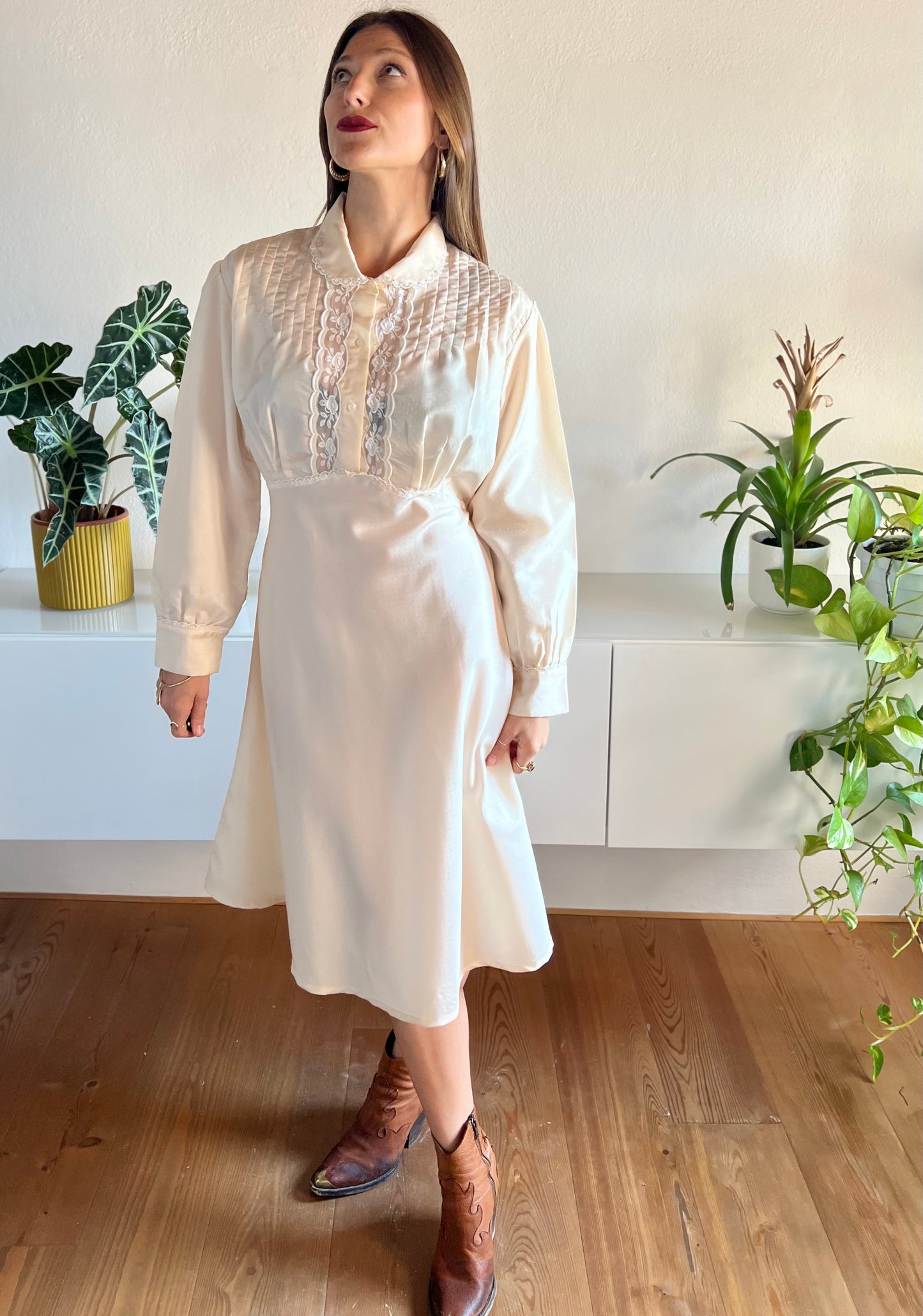 1960's vintage beige polkadot midi dress with white lace detailing