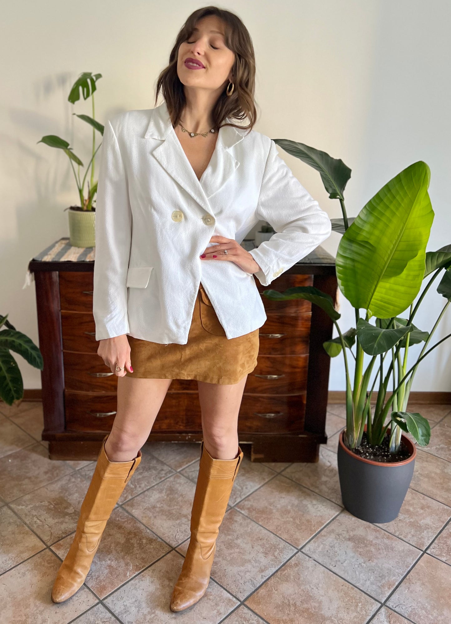 1970's vintage white waffle textured fitted blazer with oversize mother of pearl buttons
