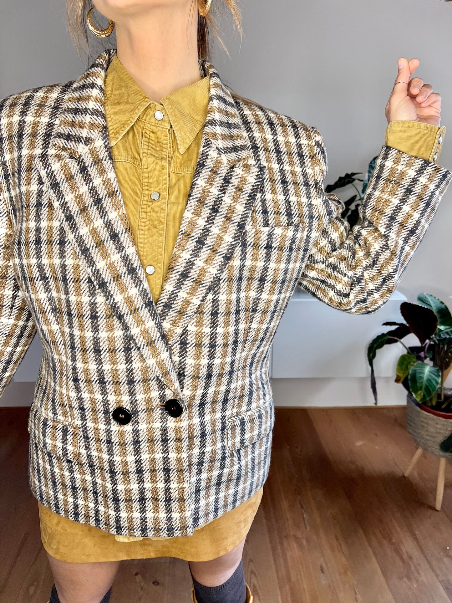 1970's vintage tan and black houndstooth wool blazer