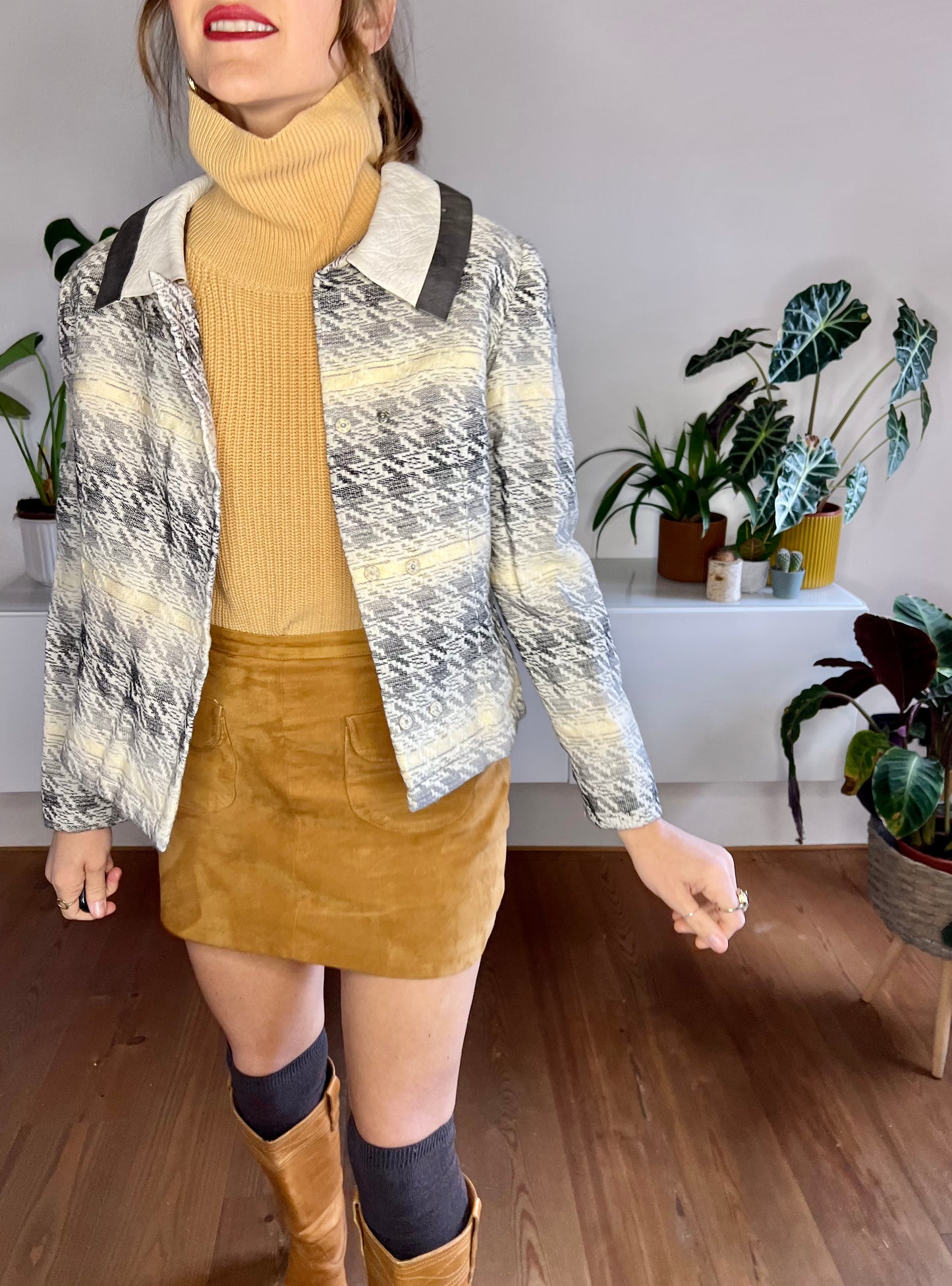 1970's vintage cream to grey ombre houndstooth blazer with leather collar